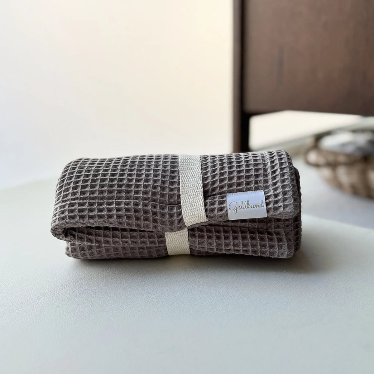 Goldhund Pfotenhandtuch paw towel Taupe