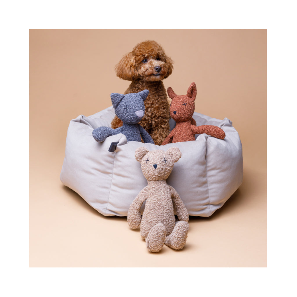 Hund mit Hundespielzeuge LEA The Squirrel, BERTY The Bear, OTTO The Cat - Lillabel