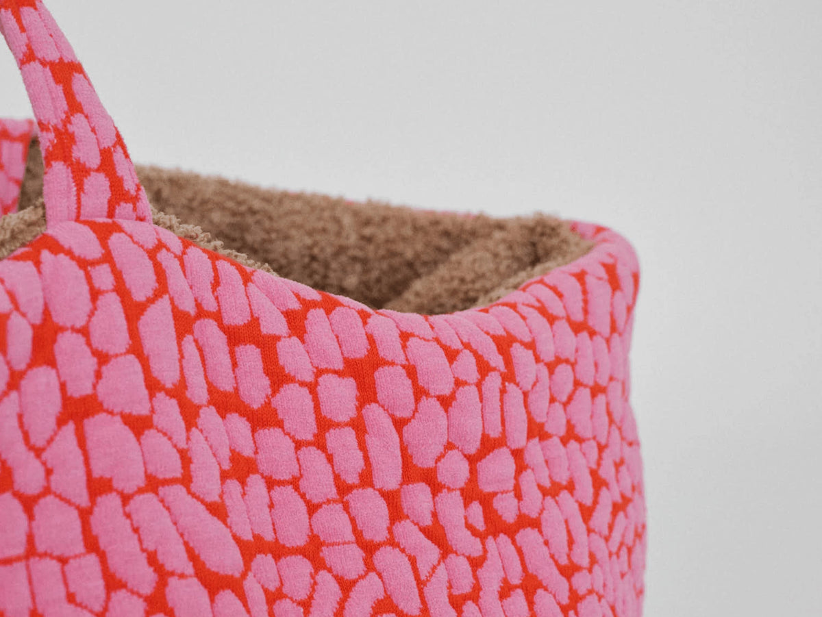 Lumiies The Studio Nest mobiles Hundebett & Schlafsack in Pink Lava