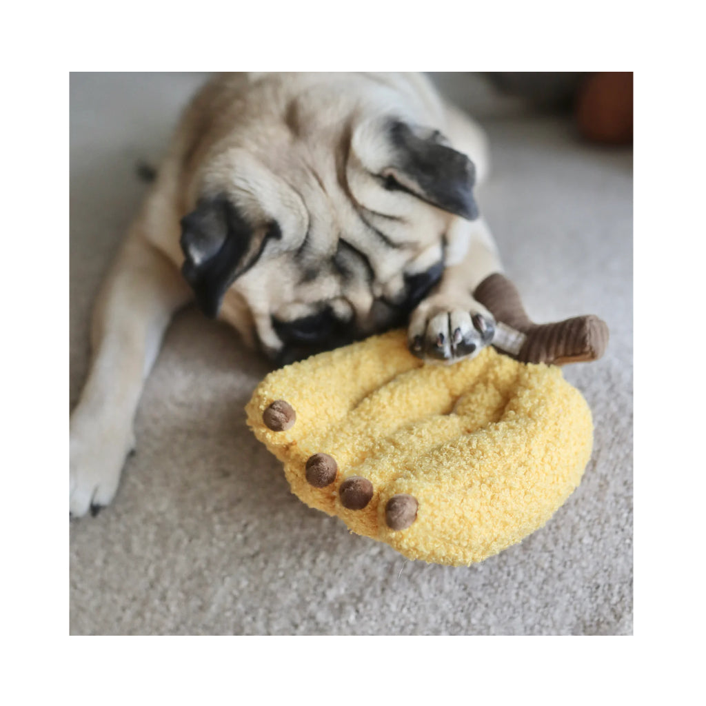 Hund mit Schnüffelspielzeug BANANA 3 - Lambwolf Collective