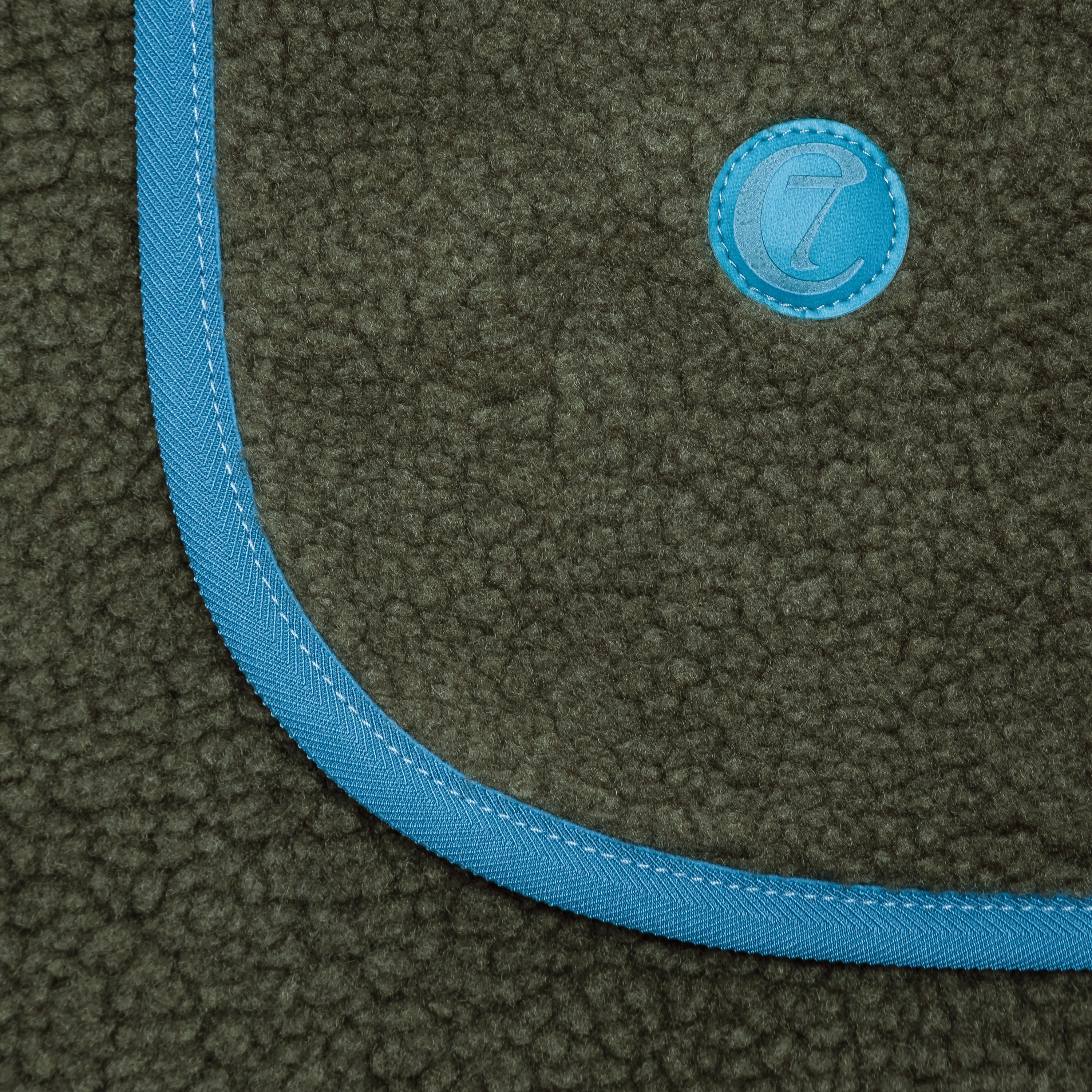 Logo & Naht Cloud7 Hundedecke Teddy Khaki