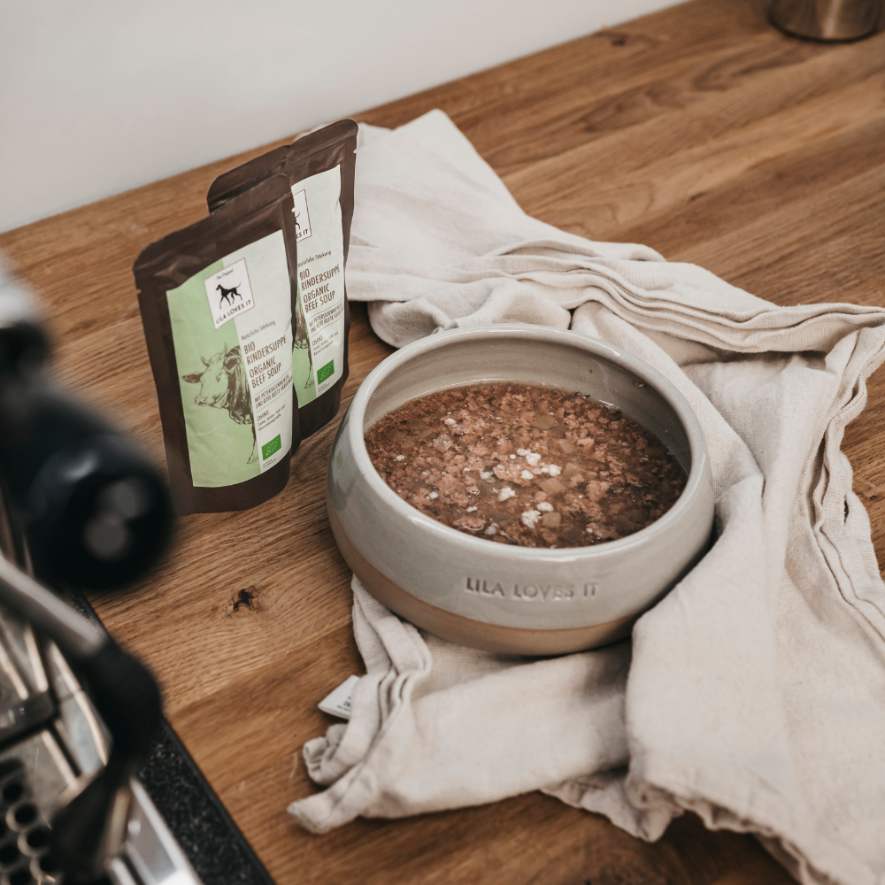 Dekobild Beispielinhalt Bio-Rindersuppe 130 ml Pouch für Hunde - LILA LOVES IT