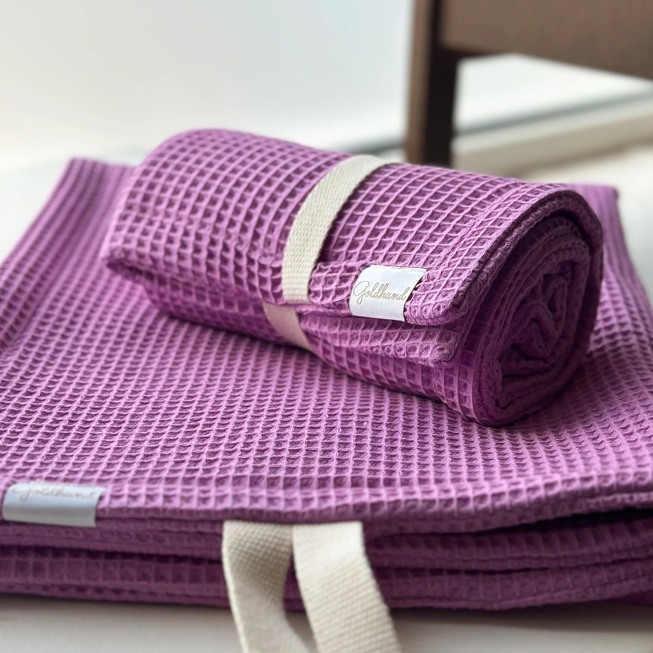 Goldhund Pfotenhandtuch paw towel Lila