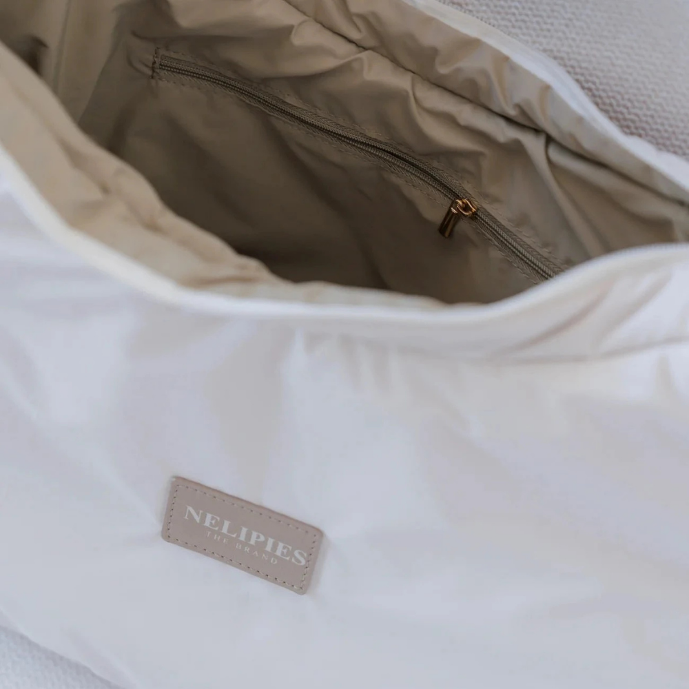 Fach mit Reißverschluss Innen_Nelipies Halfmoon Puffer Bag Bauchtasche Beige