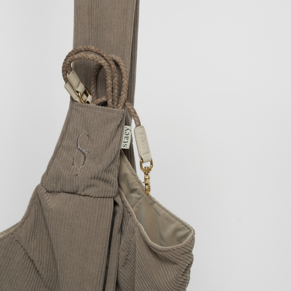 Fach zum Aufbewahren an Ava Hundetragetasche Cord Beige - staey