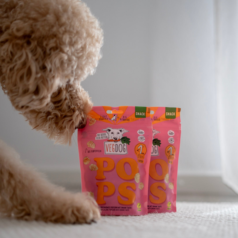 Frietje mit 2er Pack VEGDOG POPS Hundepopcorn