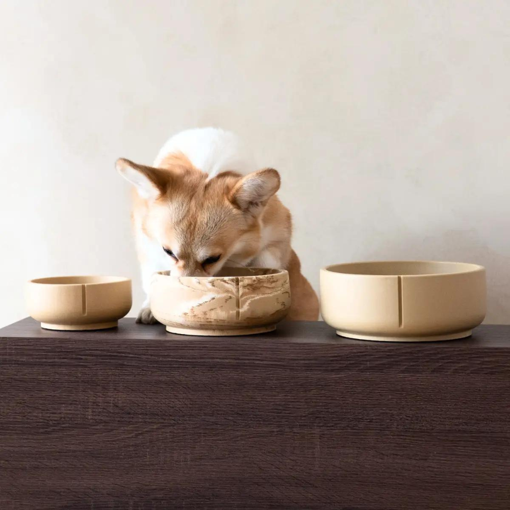Größenvergleich Napf Classic Feeder Camel Brown Solid & Marble - pino