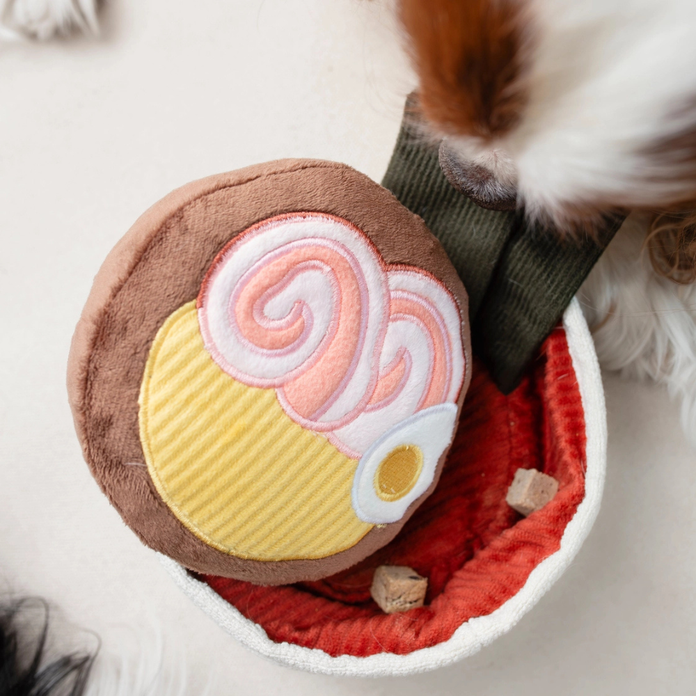 Hund an Schnüffelspielzeug Ramen - lambwolf collective