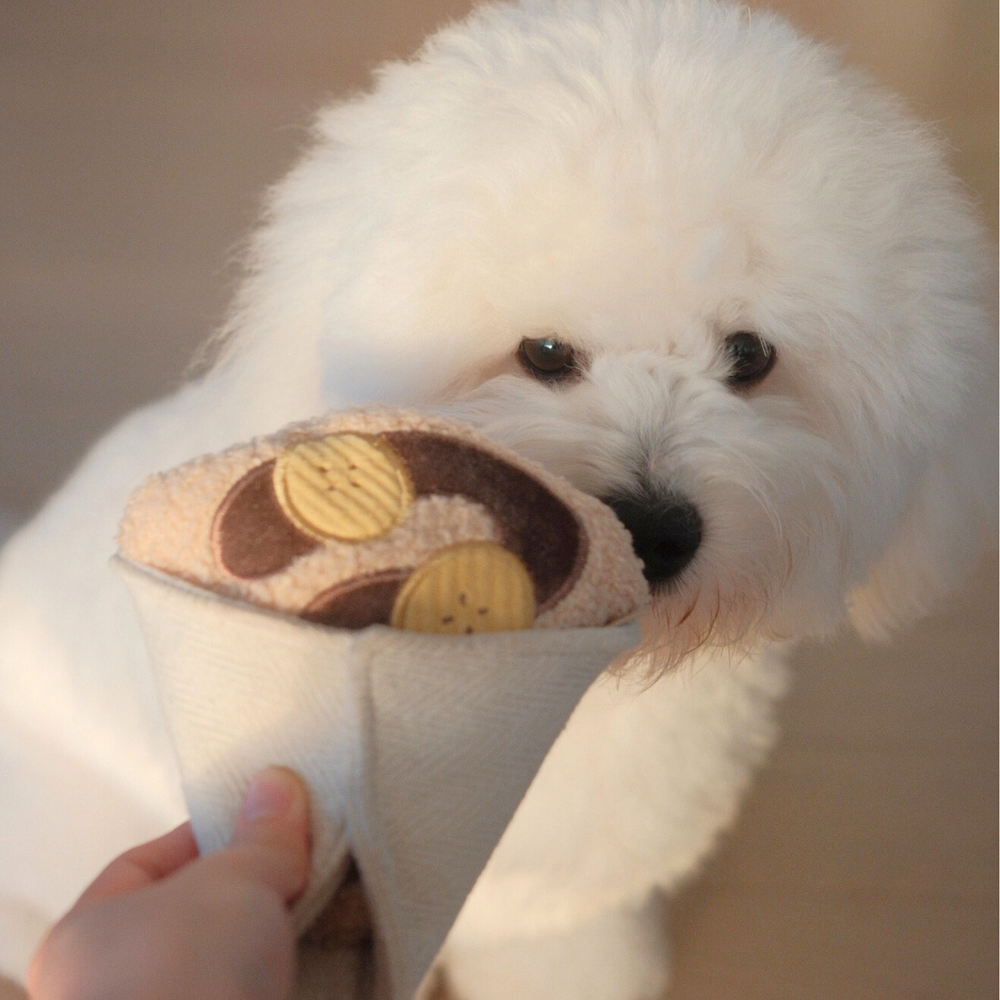 Hund mit Schnüffelspielzeug CRÊPE - Lambwolf Collective