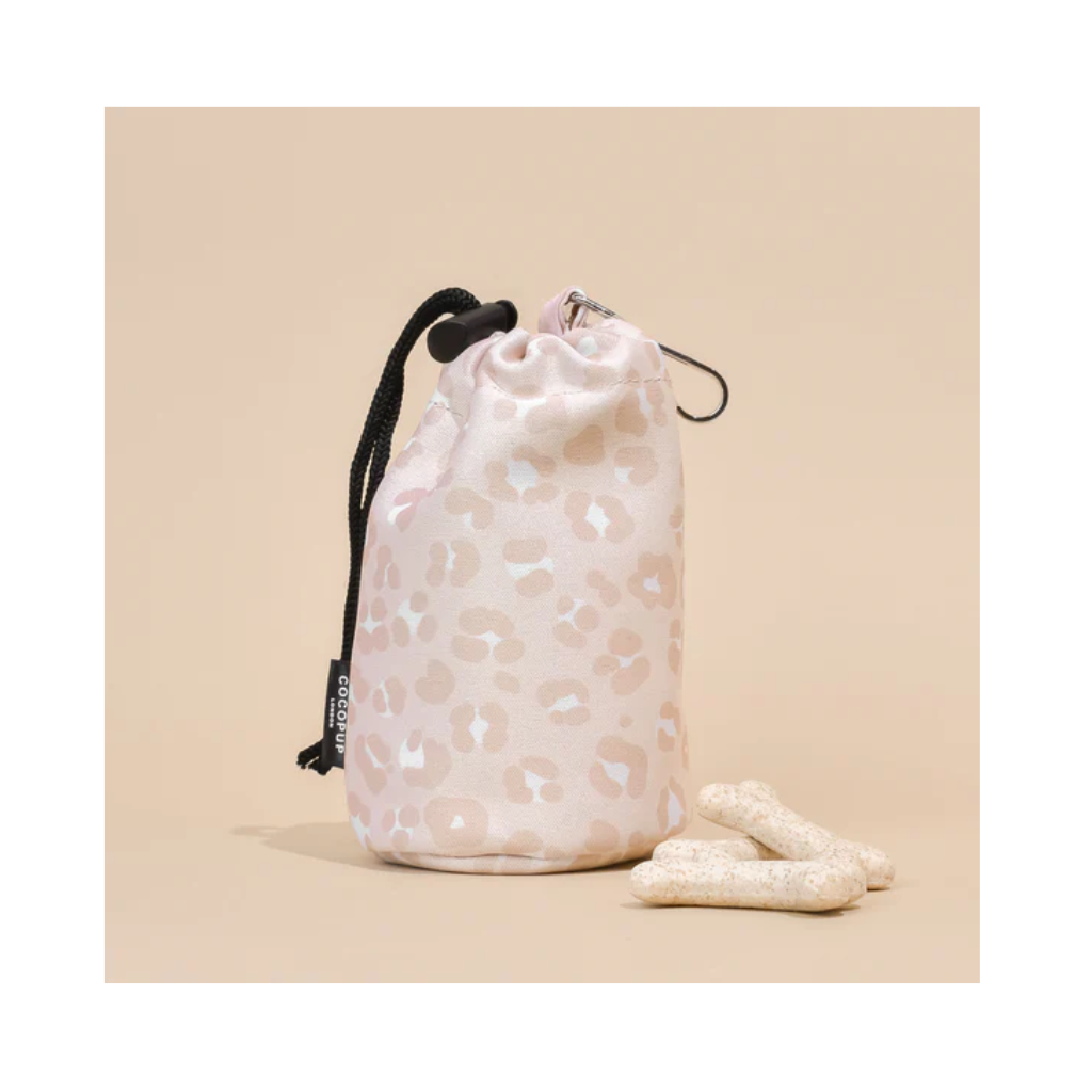 Leckerlibeutel mit Kordelzug Nude Leopard - COCOPUP London