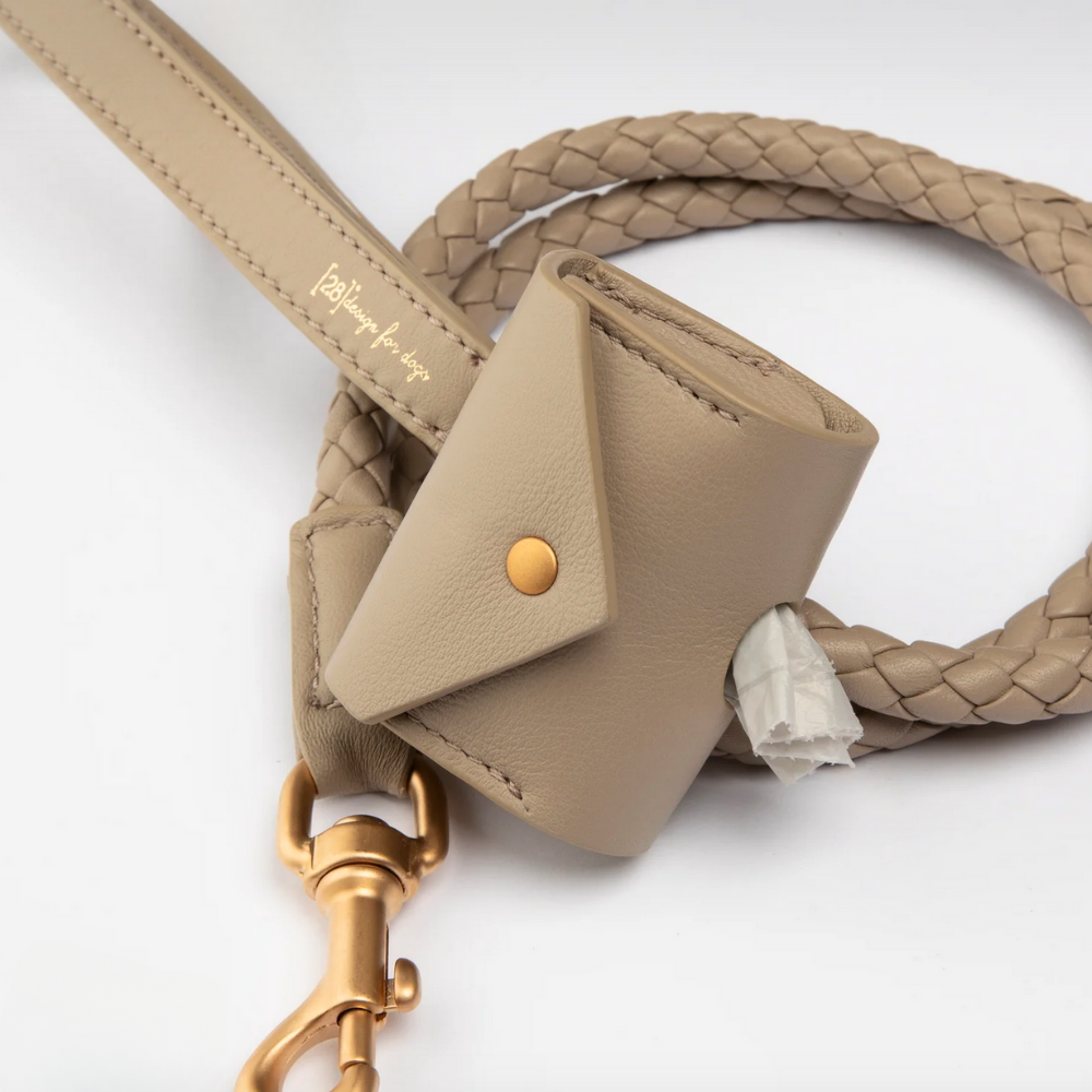 Moodbild Martin - Hundekotbeutel-Spender aus Nappaleder Lazy Taupe - 2.8 designs for dogs