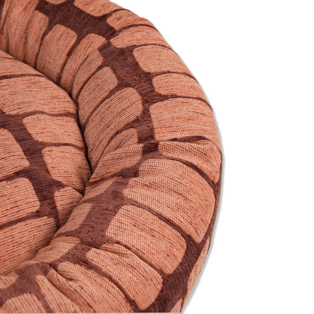 Nahaufnahme Staple Stones Hundekissen rund Peach/Bordeaux - DOGGUO