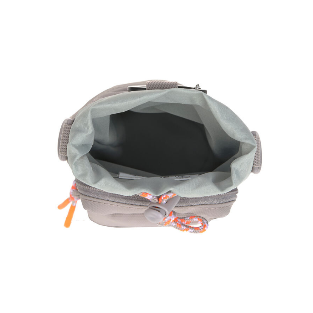 Öffnung von oben Flaschen- und Leckerlitasche Boudi Taupe - PALOPA