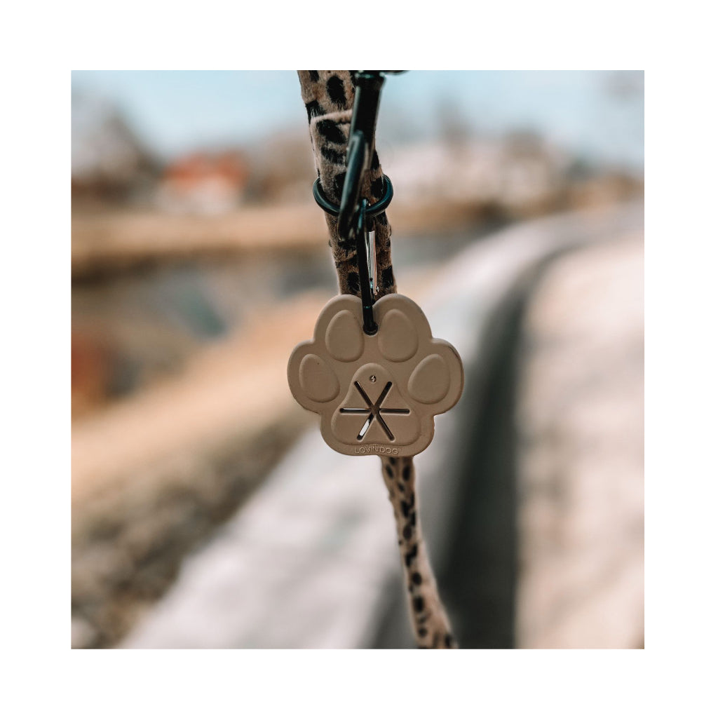 Kotebeutelhalter Pfote nude an Leine Cheetah - LOVIN'DOG
