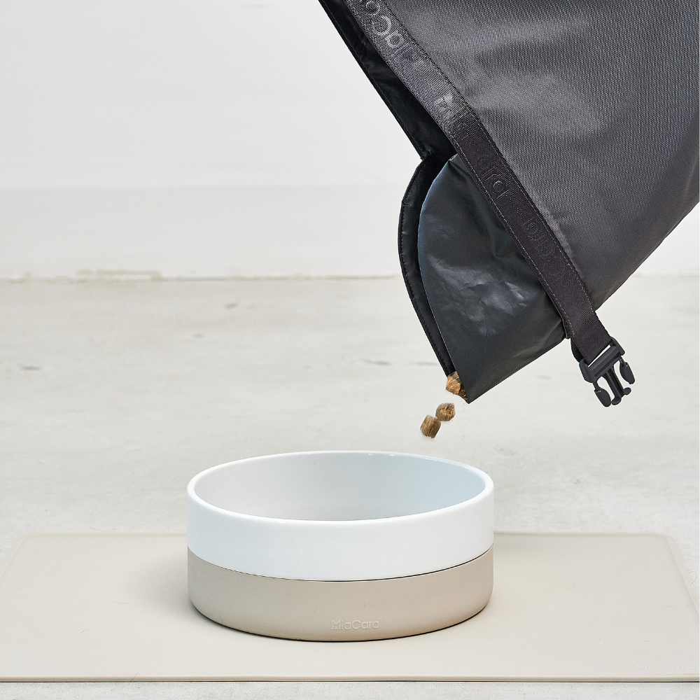 ausklappbarer Auslauf Hundefutterbehälter Sacco Asphalt - MiaCara