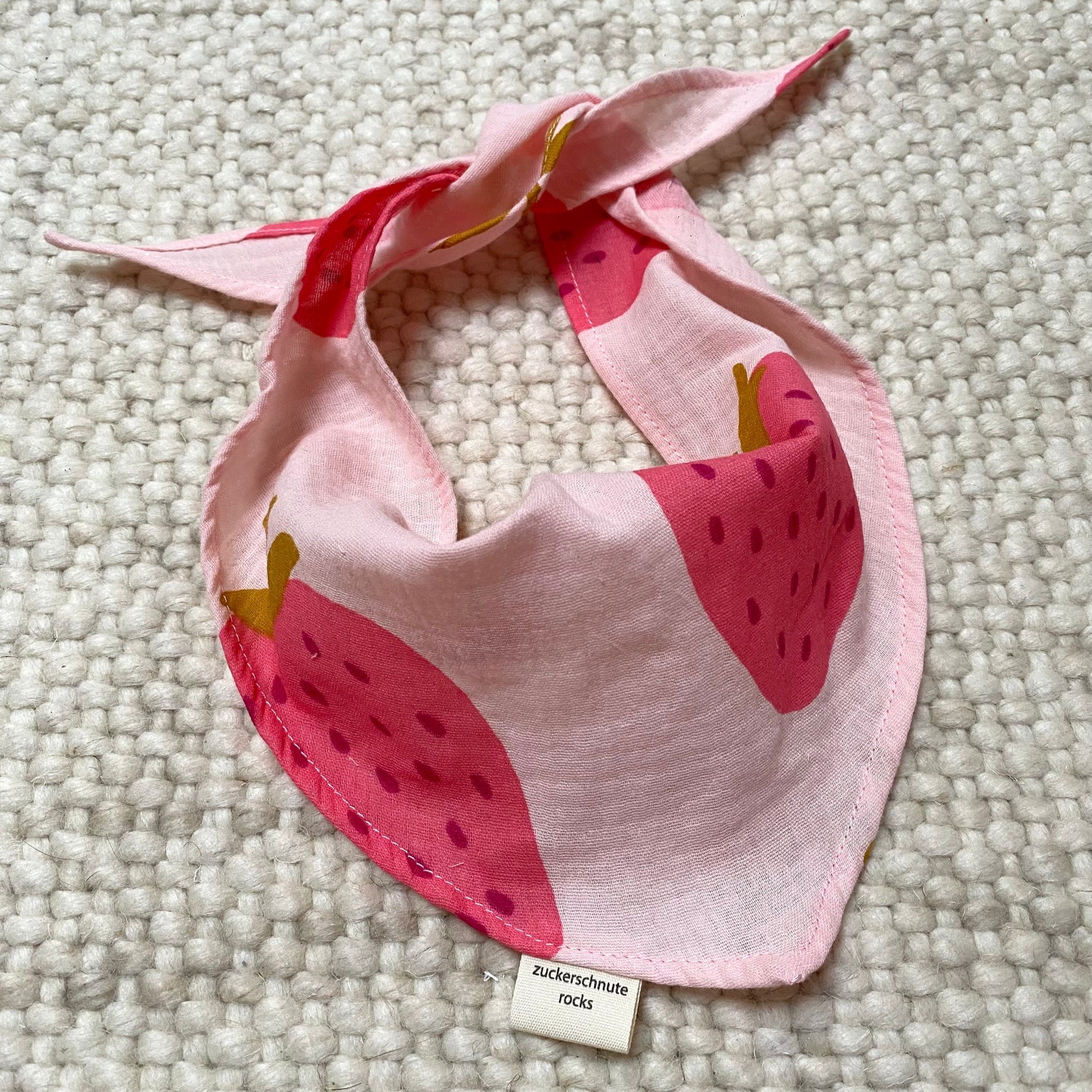 Bandana Musselin Erdbeere Pink - zuckerschnute.rocks