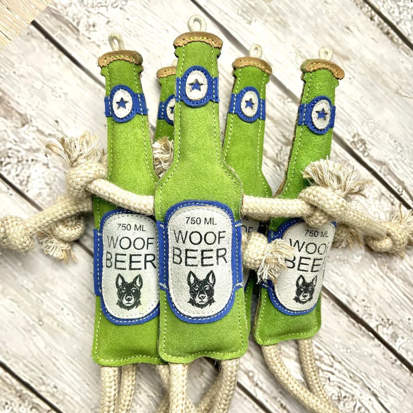 Hundespielzeug Woof Beer aus Wildleder