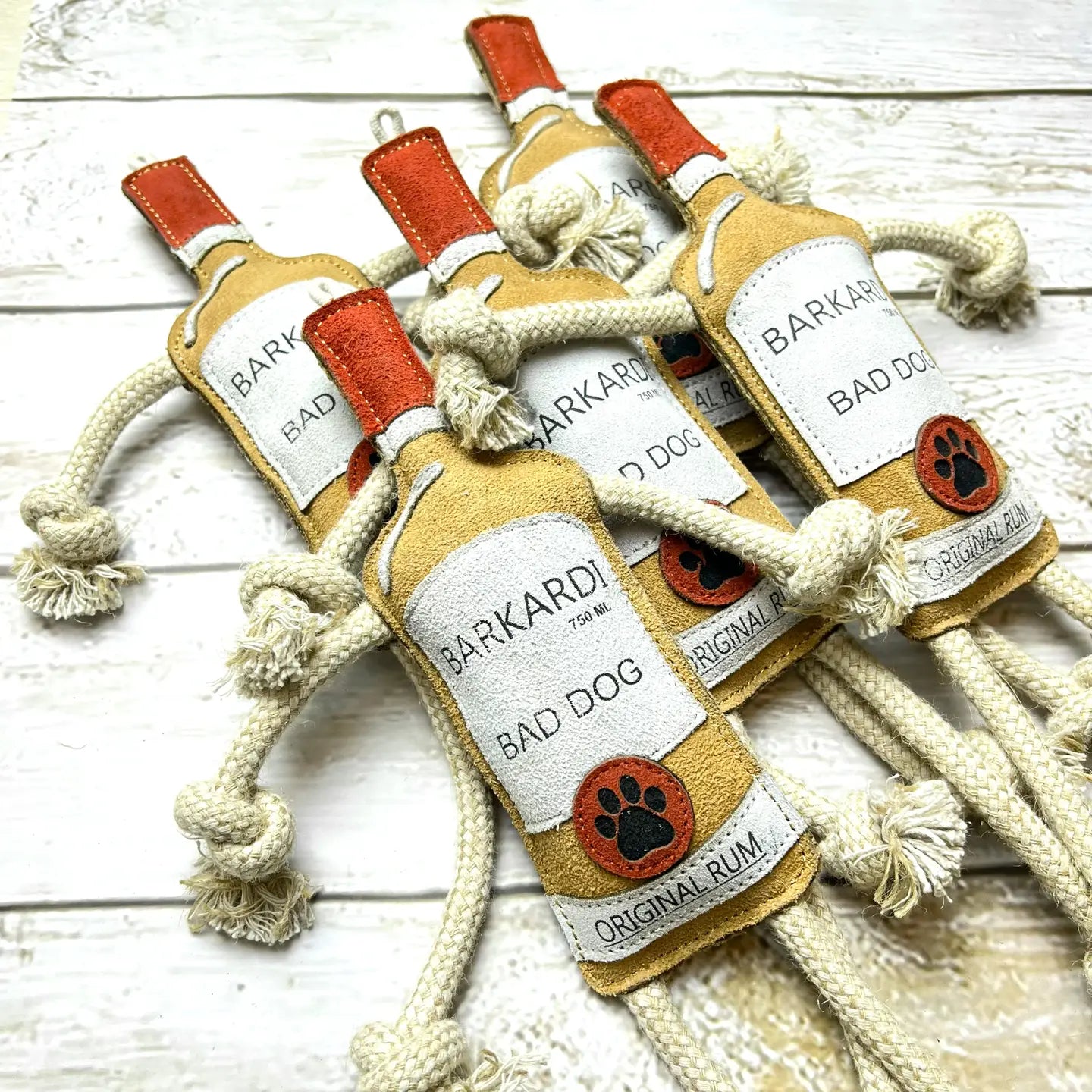 Hundespielzeug Barkardi Rum aus Wildleder