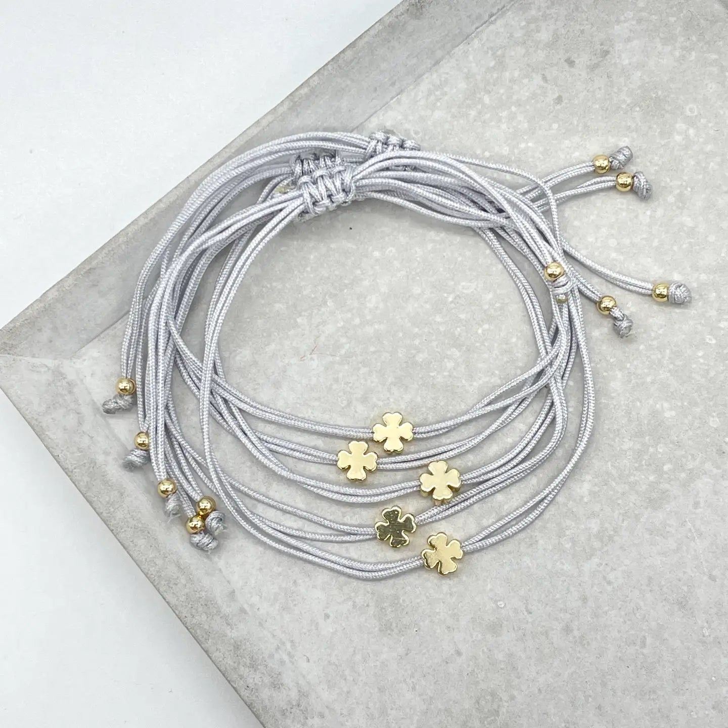 Dekobild Glücksbringer Armband MINI LUCK Kleeblatt Minimalist grau gold - LOVIN'DOG