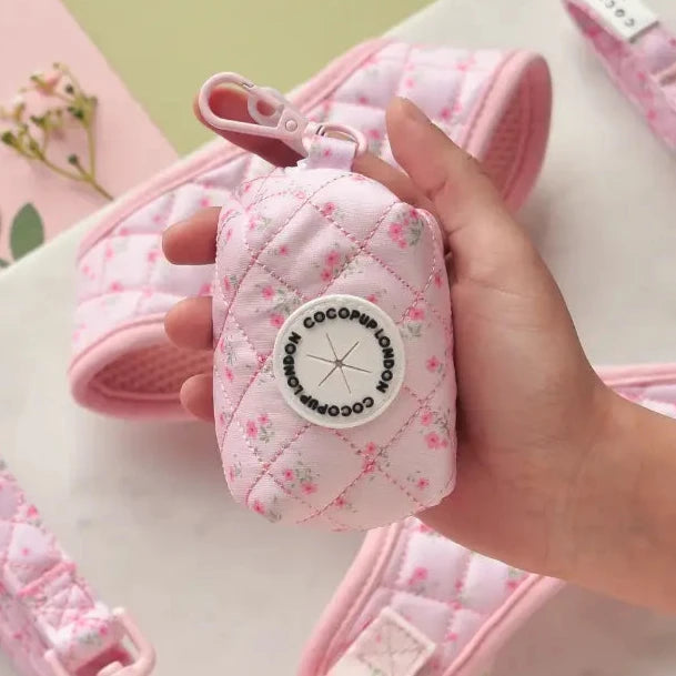 Kotbeutelspender gesteppt Ditsy Floral Pink - COCOPUP London