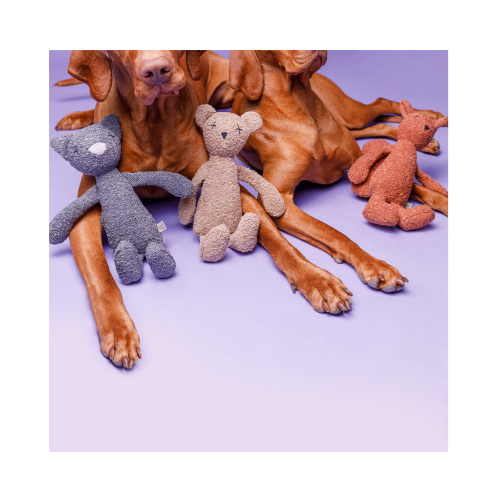 Hunde mit Hundespielzeuge LEA The Squirrel, BERTY The Bear,  OTTO The Cat - Lillabel