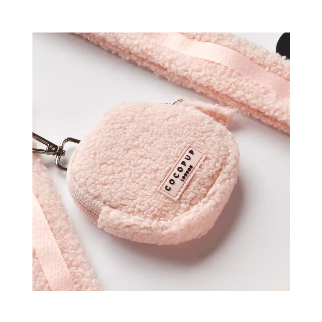 Ersatz-Leckerlibeutel zur Gassitasche Dog Walking Bag Teddy Rosé Love a Lot - COCOPUP London