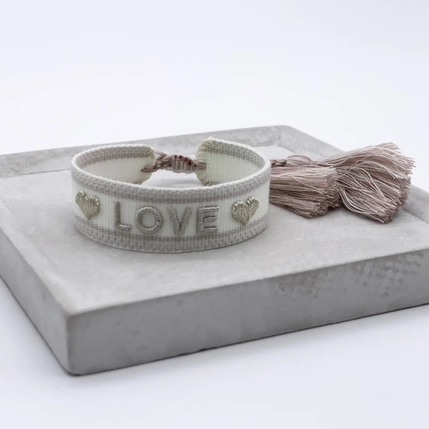Dekobild Statement Armband LOVE Heart Weiß - LOVIN'DOG