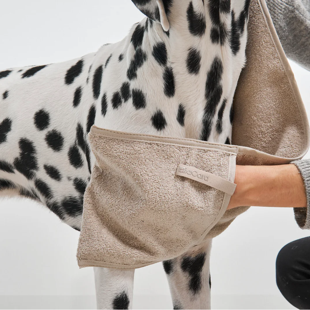 Verwendung EIngrifftasche MiaCara Mano Trockenhandtuch mit Eingriff Greige