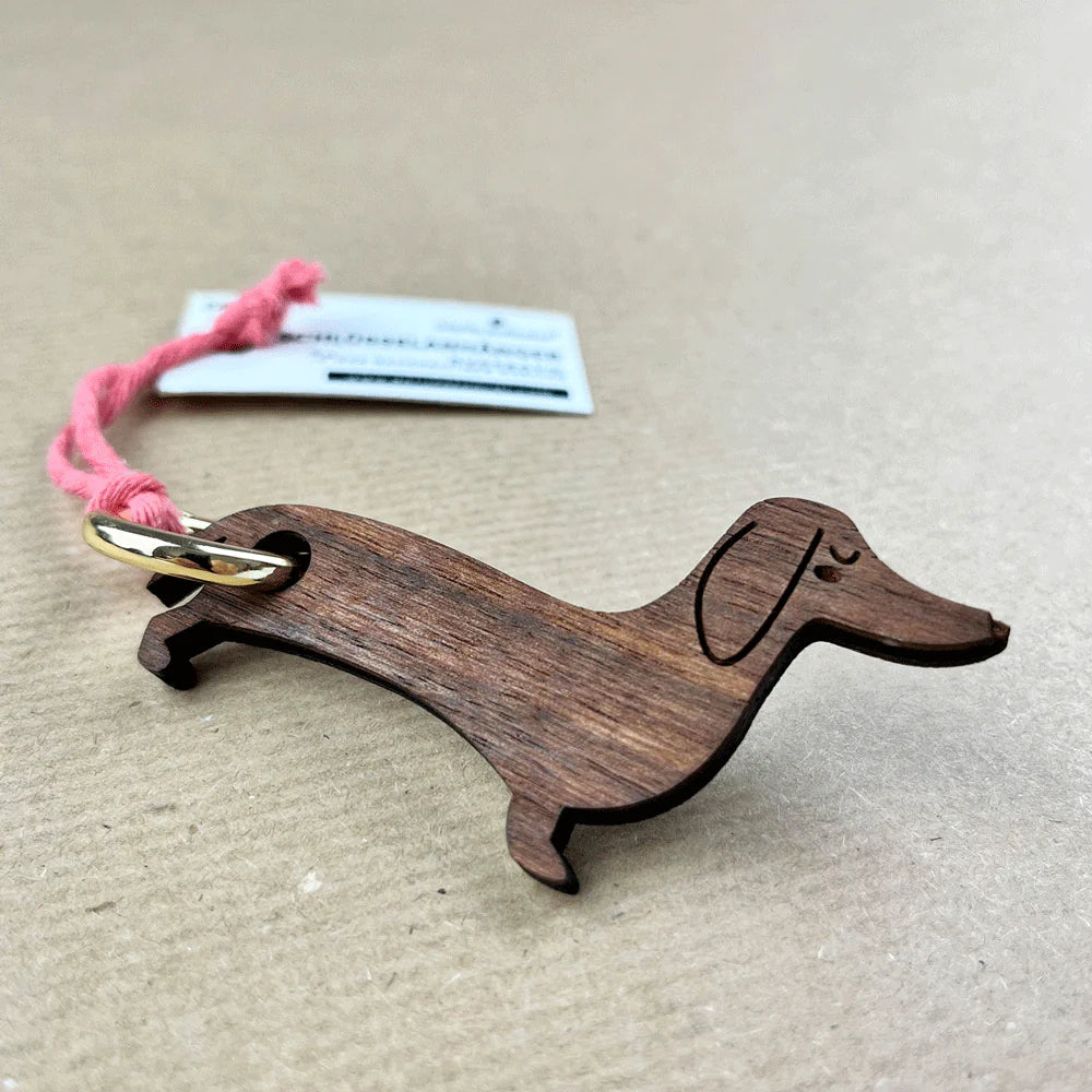 Schlüsselanhänger Dackel aus Holz Nussbaum
