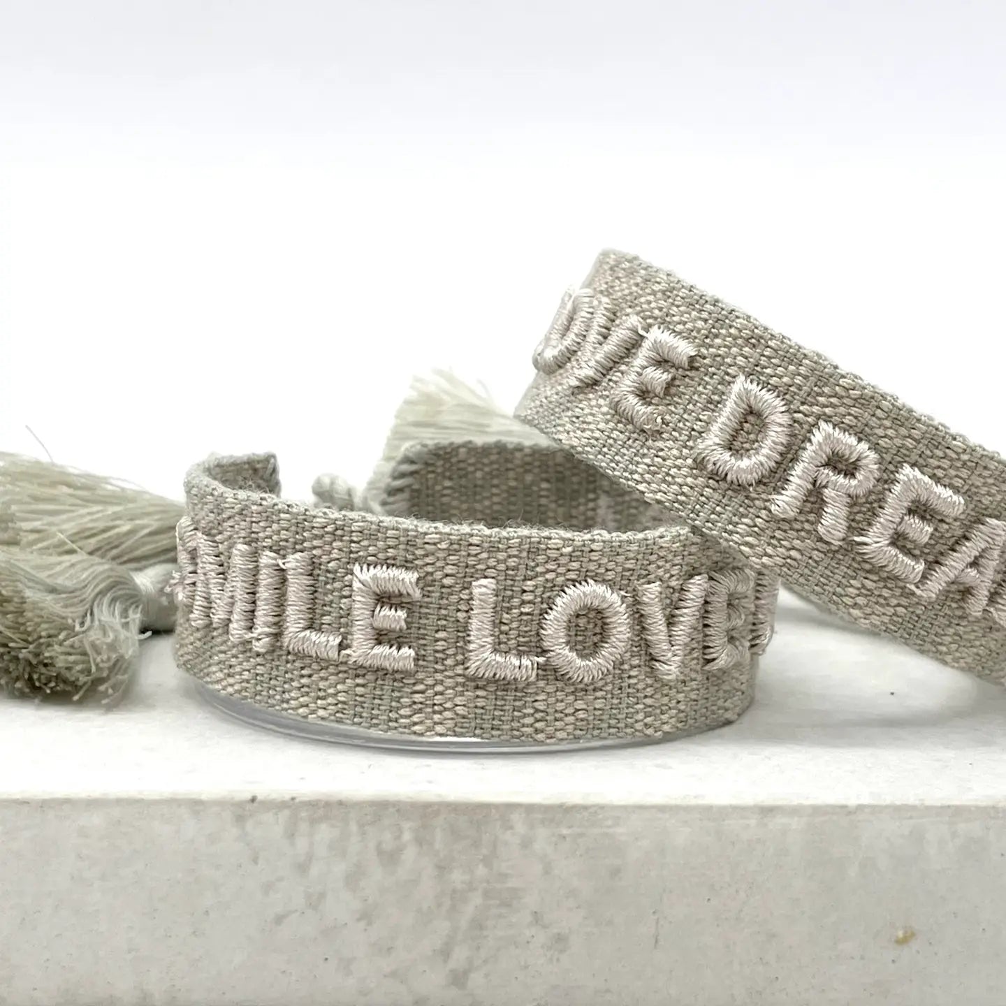 Dekobild Statement Armband SMILE LOVE DREAM Greige Jacquard - LOVIN'DOG