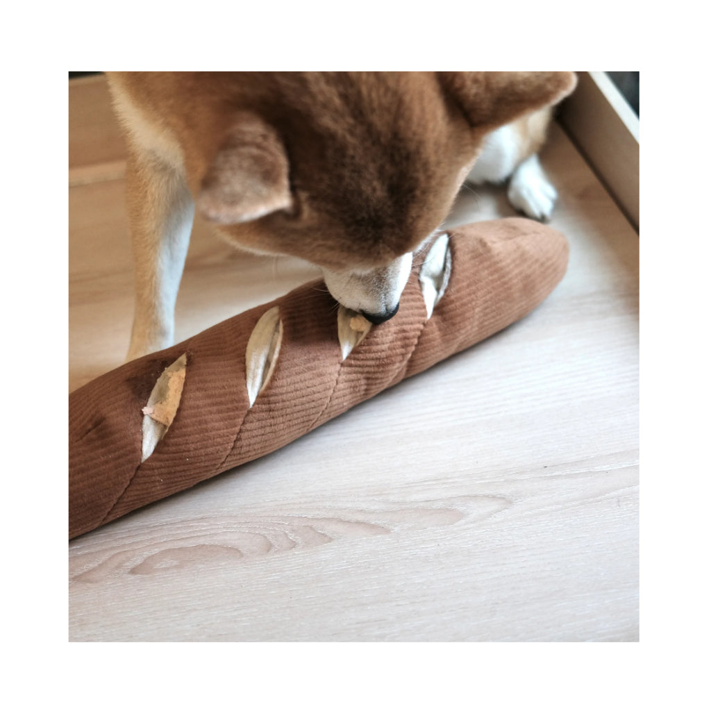 Hund mit Schnüffelspielzeug Baguette 2 - Lambwolf Collective