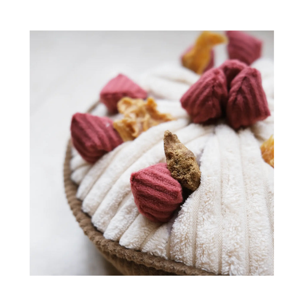 Schnüffelspielzeug Beerentorte BERRY PIE gefüllt - Lambwolf Collective