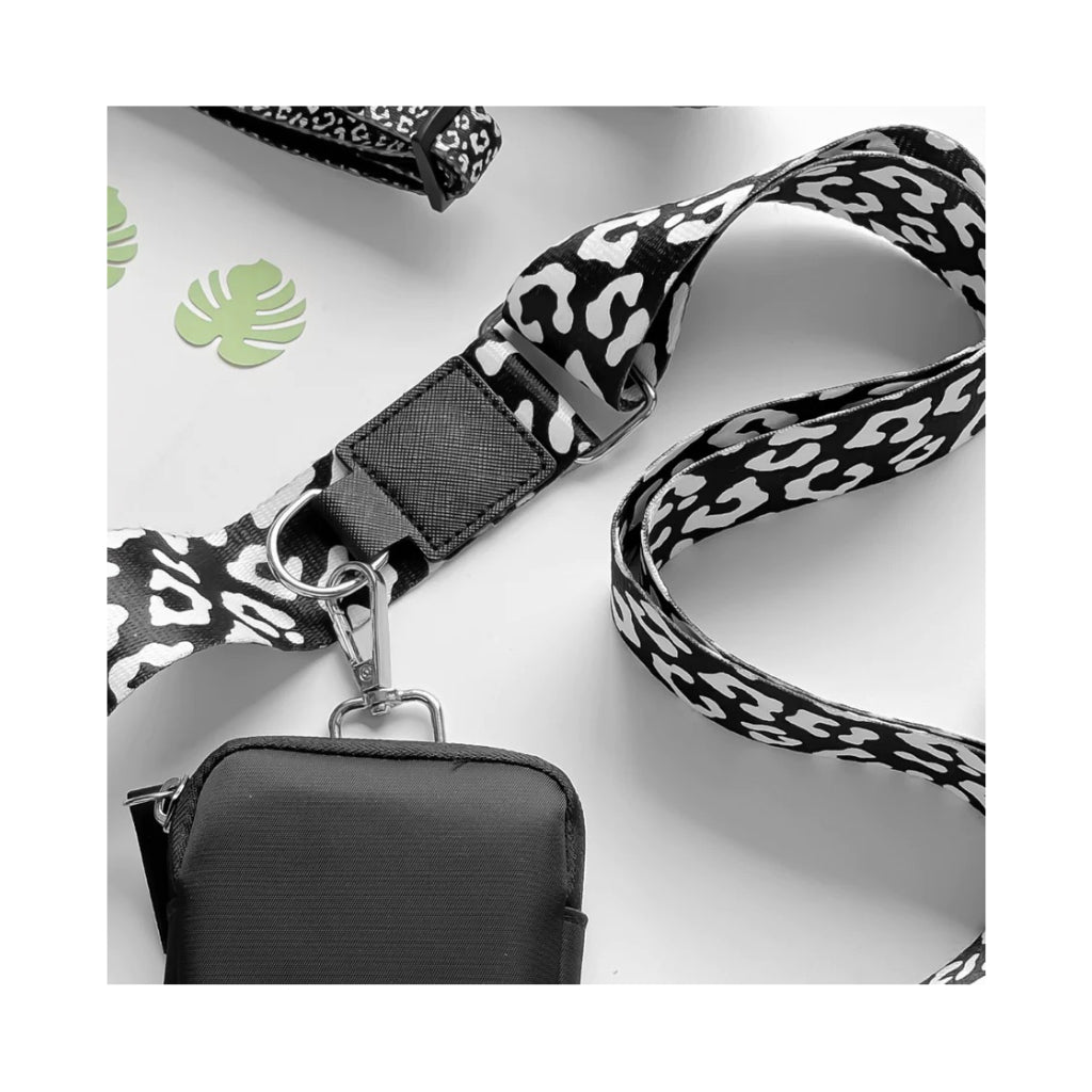 Taschenriemen Gassitasche Dog Walking Bag black leopard - Cocopup London