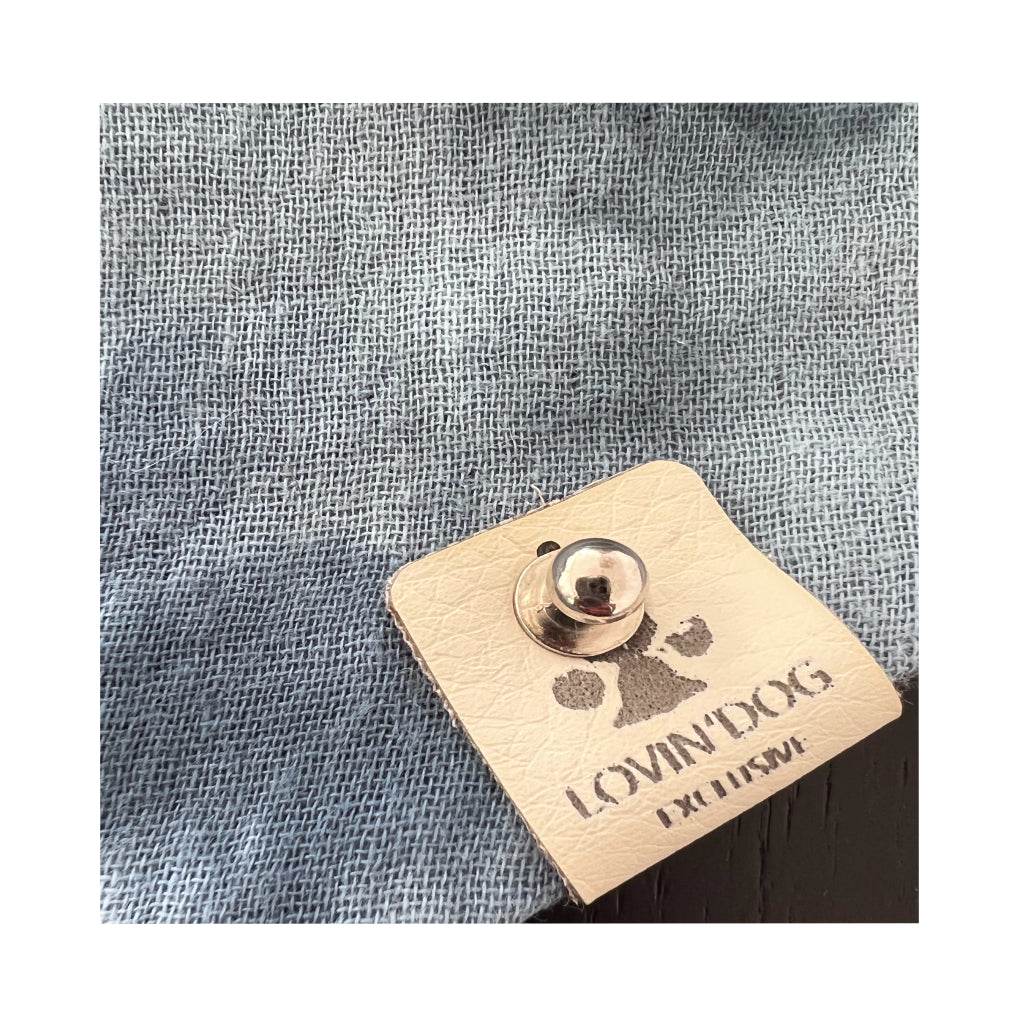 Logo Batik Halstuch für Hunde aus Musselin blau - LOVIN'DOG