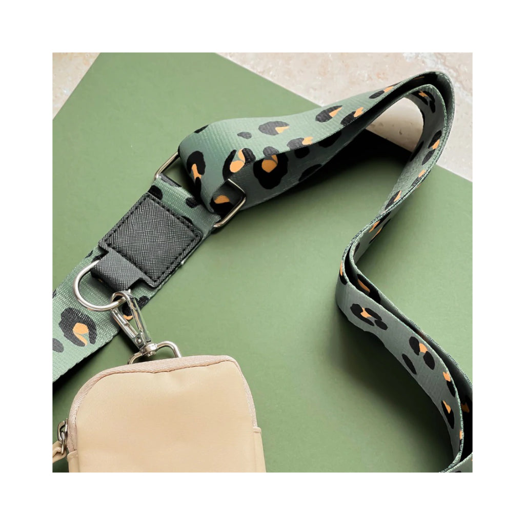 Taschenriemen Gassitasche Dog Walking Bag Khaki Leopard - Cocopup London