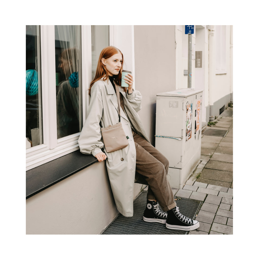 Tragebild Gassitasche ALVA Snackbeutel BEIGE - HUNTER