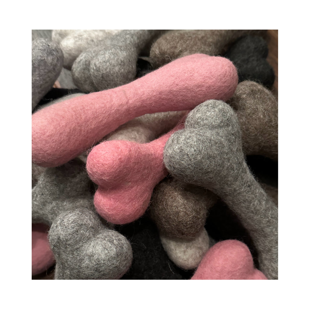 Knochen aus 100% Wollfilz HELLGRAU