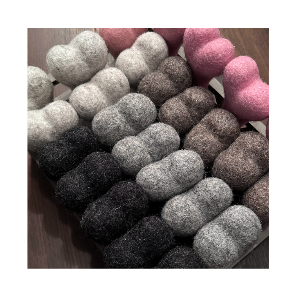 Knochen aus 100% Wollfilz HELLGRAU