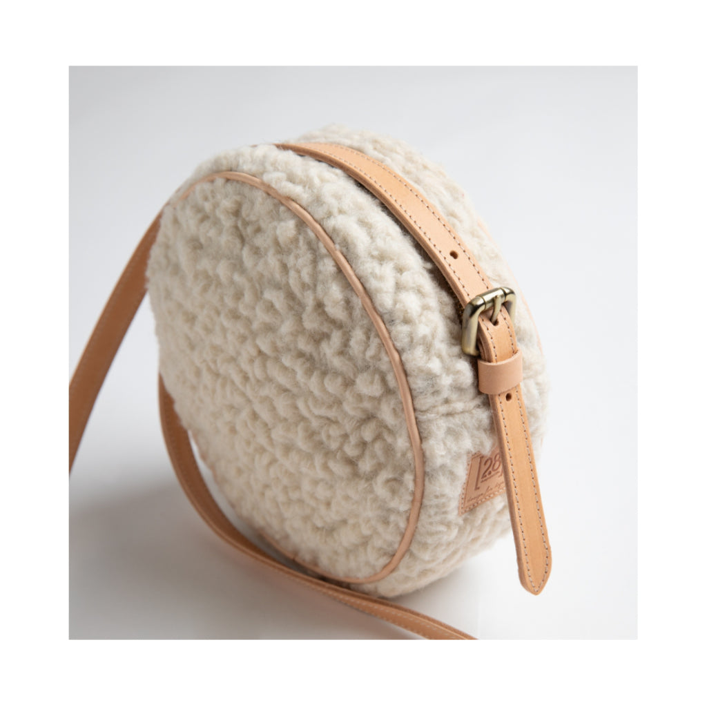 Schnalle Gassitasche MINI MARGARET round Bouclé Bag White - 2.8 designs for dogs