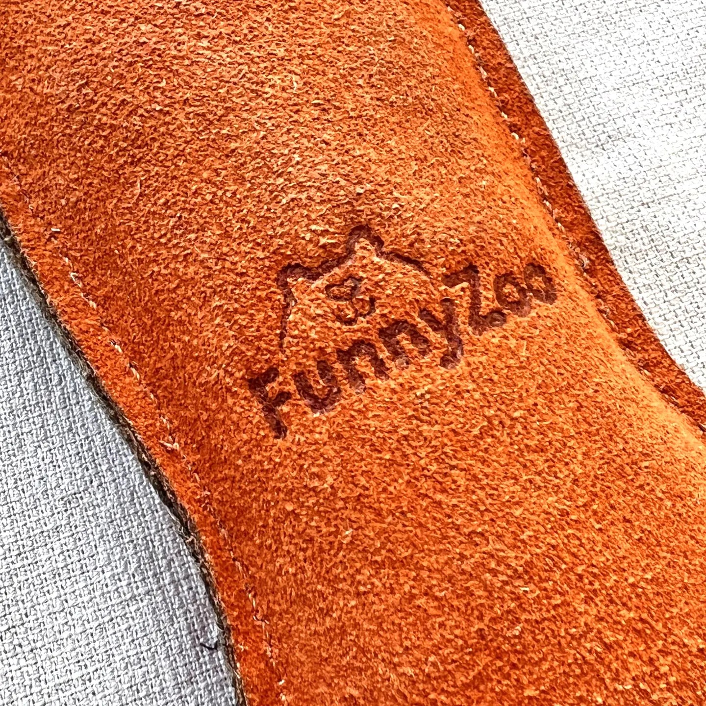 Hundespielzeug Spritz Time aus Wildleder