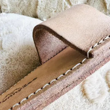 Hundespielzeug Flip-Flop aus doppelagigem Leder