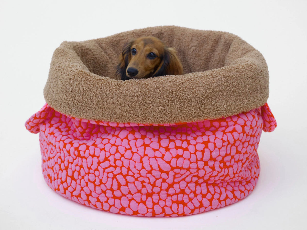 Lumiies The Studio Nest  mobiles Hundebett & Schlafsack in Pink Lava