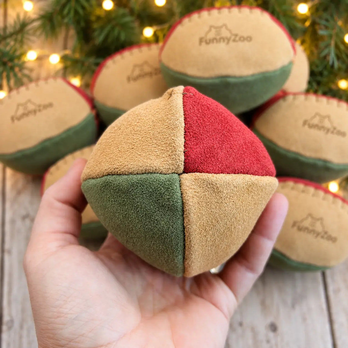 Hundespielzeug COCCO BALL aus Wildleder X-MAS Edition