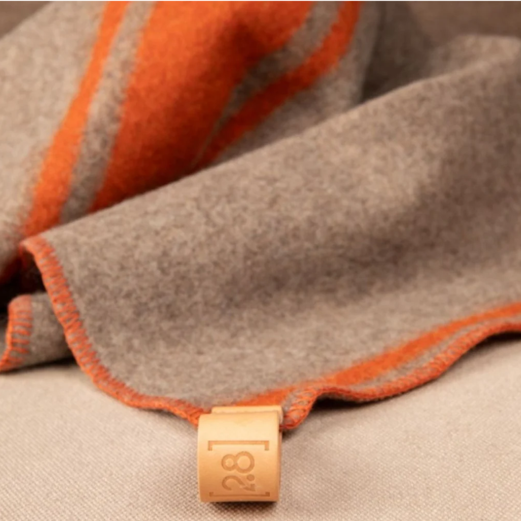 Details 2 Decke ANSEL Wool Blanket aus recycelter Wolle Natur Orange - 2.8 designs for dogs