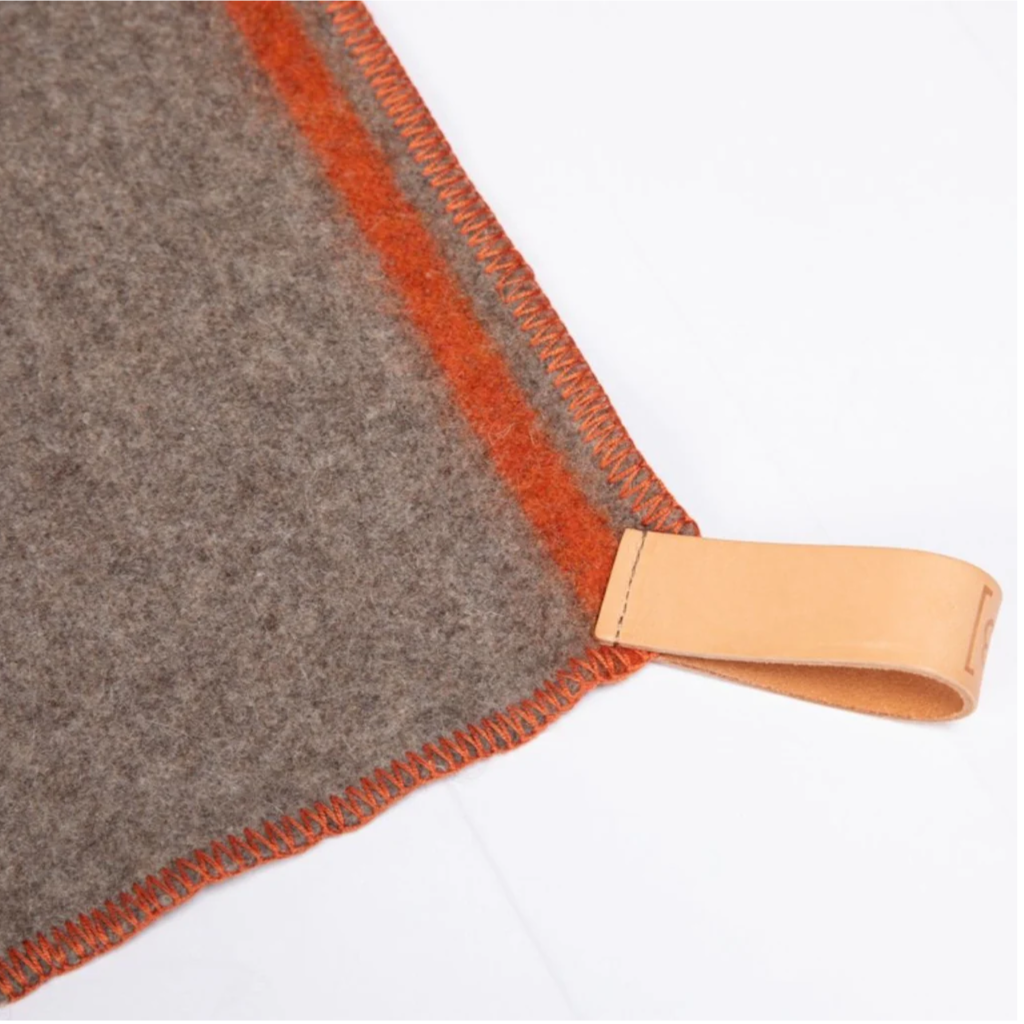 Details Decke ANSEL Wool Blanket aus recycelter Wolle Natur Orange - 2.8 designs for dogs