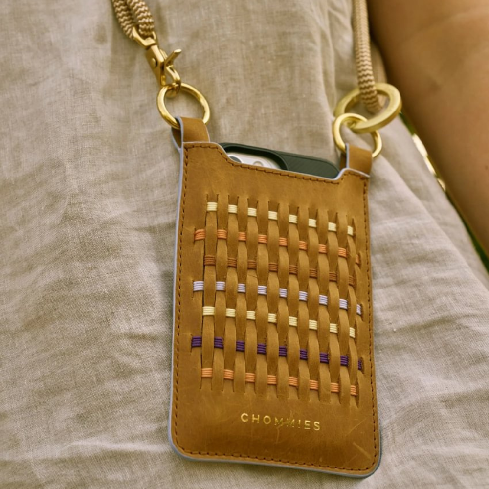 Chommies Woven Phone Pouch Handytasche Summer Tragebild