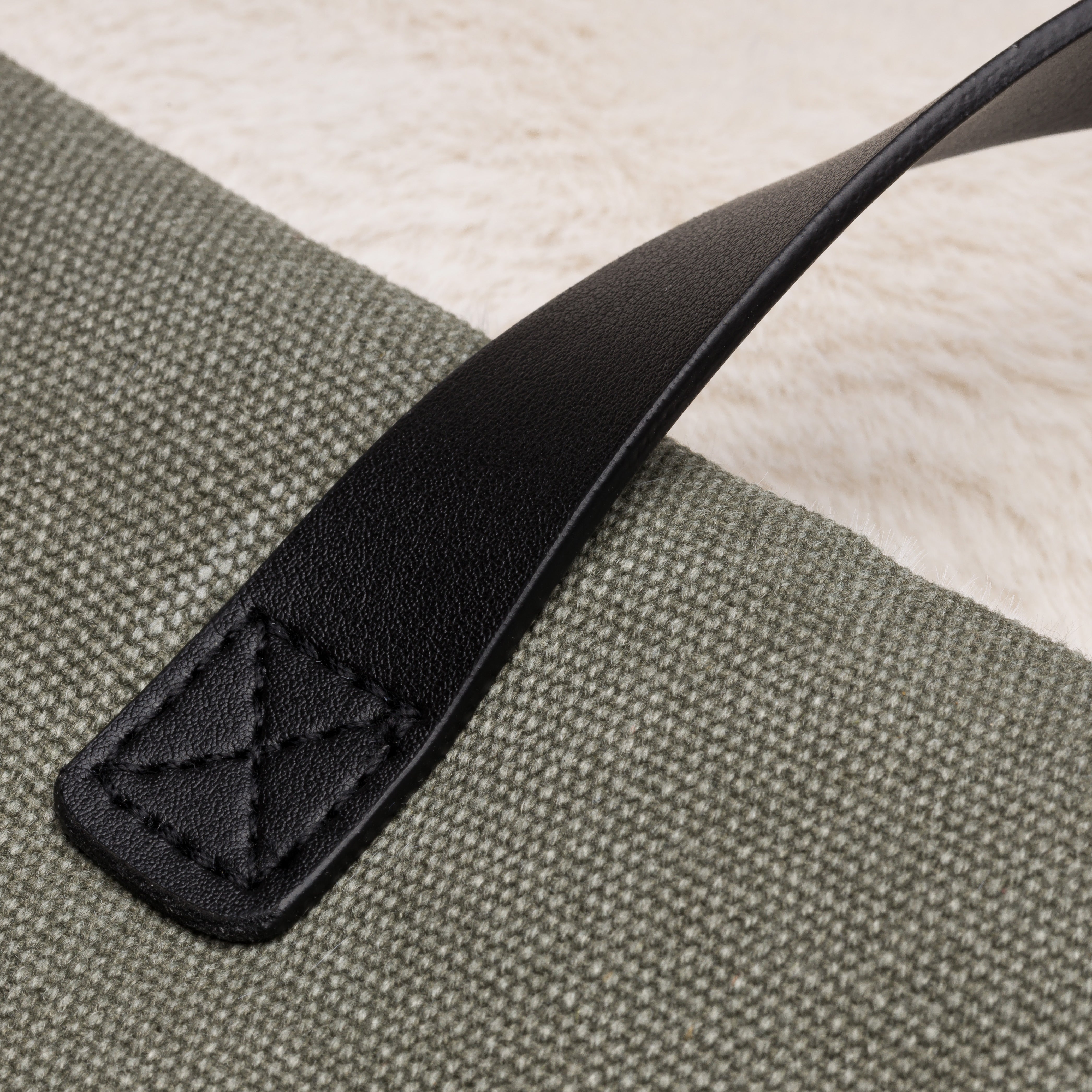 Cloud7 Hundereisebett Canvas Olive