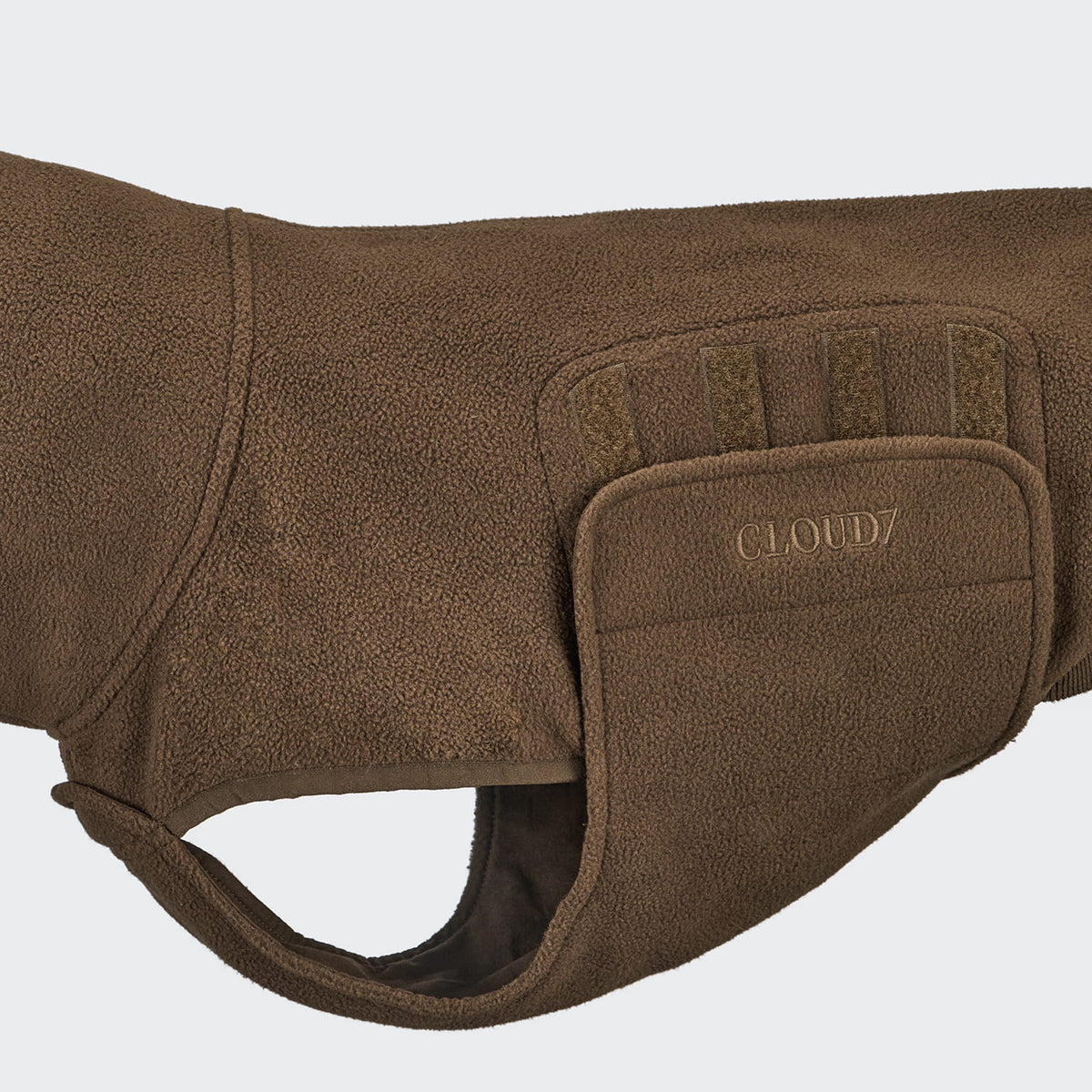 Cloud7 Hundepullover Soft Fleece Derby 2.0 Coffee Bauchschutz mit Klettverschluss