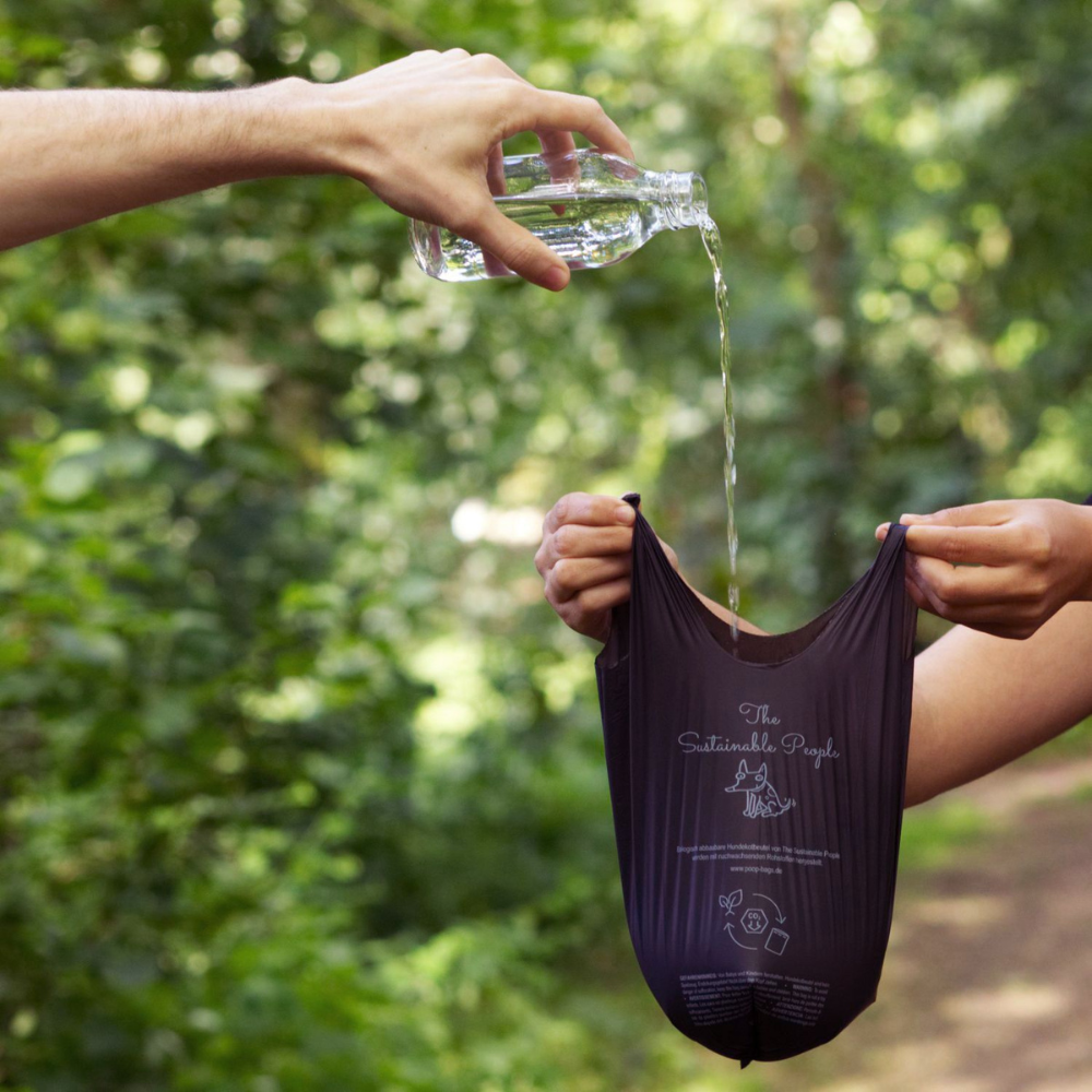 Flüssigkeitsbeständig Hundekotbeutel mit Henkel biologisch abbaubar & kompostierbar - The Sustainable People