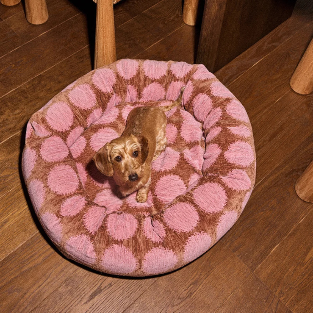 Hund auf Dot Hundekissen rund Mocha/Pink - DOGGUO